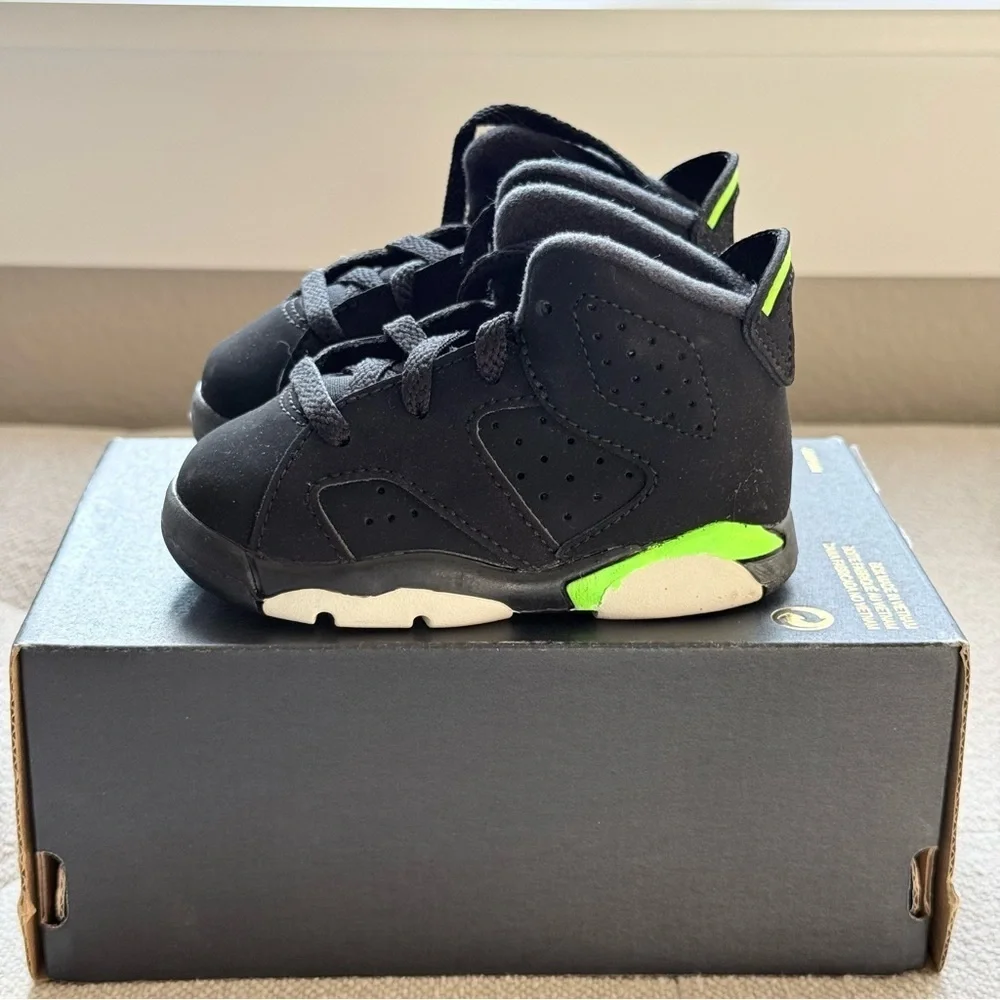 New! Jordon 6 Retro (TD) black/ electric green toddler shoes size 4C